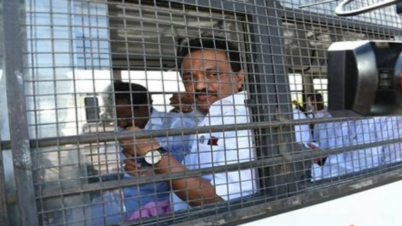 தடையை மீறி சென்ற ஸ்டாலின் கைது...!! தடையை மீறி சென்ற ஸ்டாலின் கைது...!!