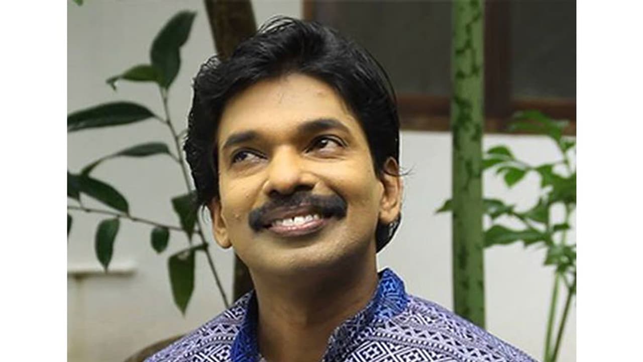 ചാനല് അവാര്ഡായിരുന്നെങ്കില് അവര് ഇളിച്ച് പോയി വാങ്ങിച്ചേനേ: വിമര്ശനവുമായി സന്തോഷ് പണ്ഡിറ്റ് ചാനല് അവാര്ഡായിരുന്നെങ്കില് അവര് ഇളിച്ച് പോയി വാങ്ങിച്ചേനേ: വിമര്ശനവുമായി സന്തോഷ് പണ്ഡിറ്റ്