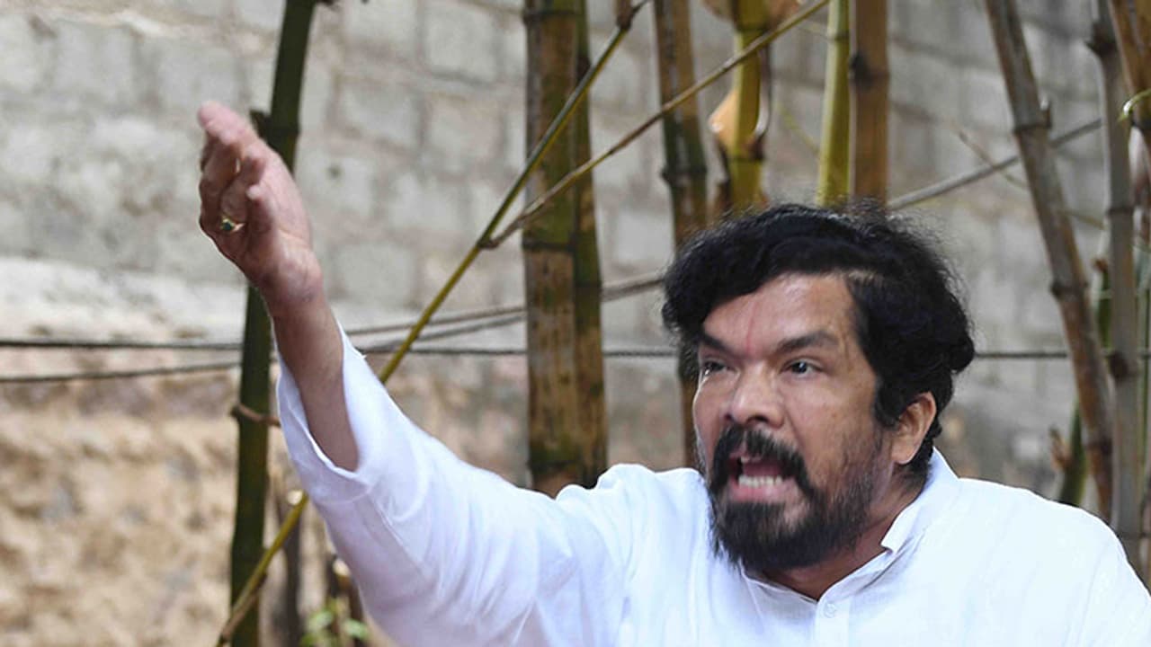 చాలా మంచోడు.. బాబు మాయలో పడి ఇలా పిచ్చోడిగా, కర్ణుడూ దుర్మార్గుల వైపుకు వెళ్లి : పవన్‌‌పై పోసాని వ్యాఖ్యలు