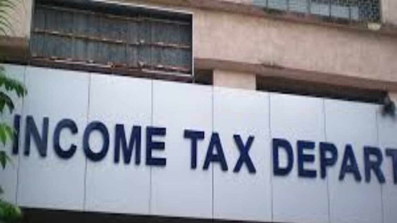 நாடு தழுவிய வேலை நிறுத்தம்….. மோடி அரசுக்கு வருமானவரித்துறையினர் திடீர் எச்சரிக்கை….