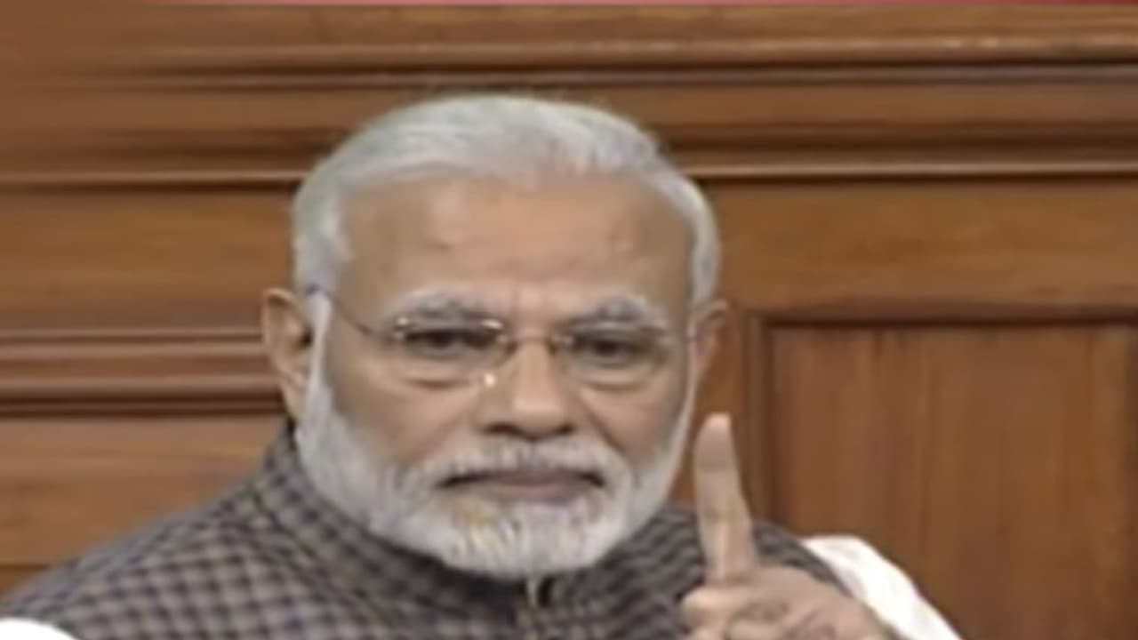 ‘ఆవు కథ’ వినిపించిన మోడి ‘ఆవు కథ’ వినిపించిన మోడి