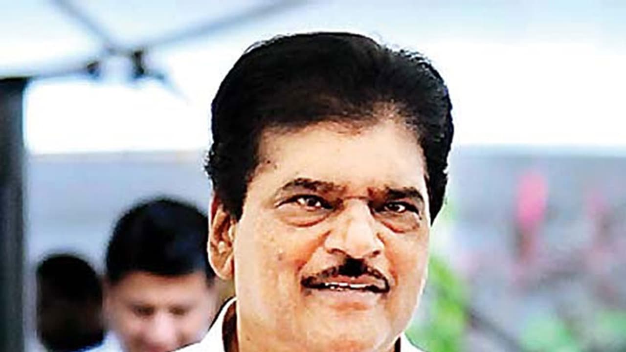 മഹാരാഷ്ട്ര ആരോഗ്യ മന്ത്രി ദീപക് സാവന്ത് രാജിവെച്ചു മഹാരാഷ്ട്ര ആരോഗ്യ മന്ത്രി ദീപക് സാവന്ത് രാജിവെച്ചു