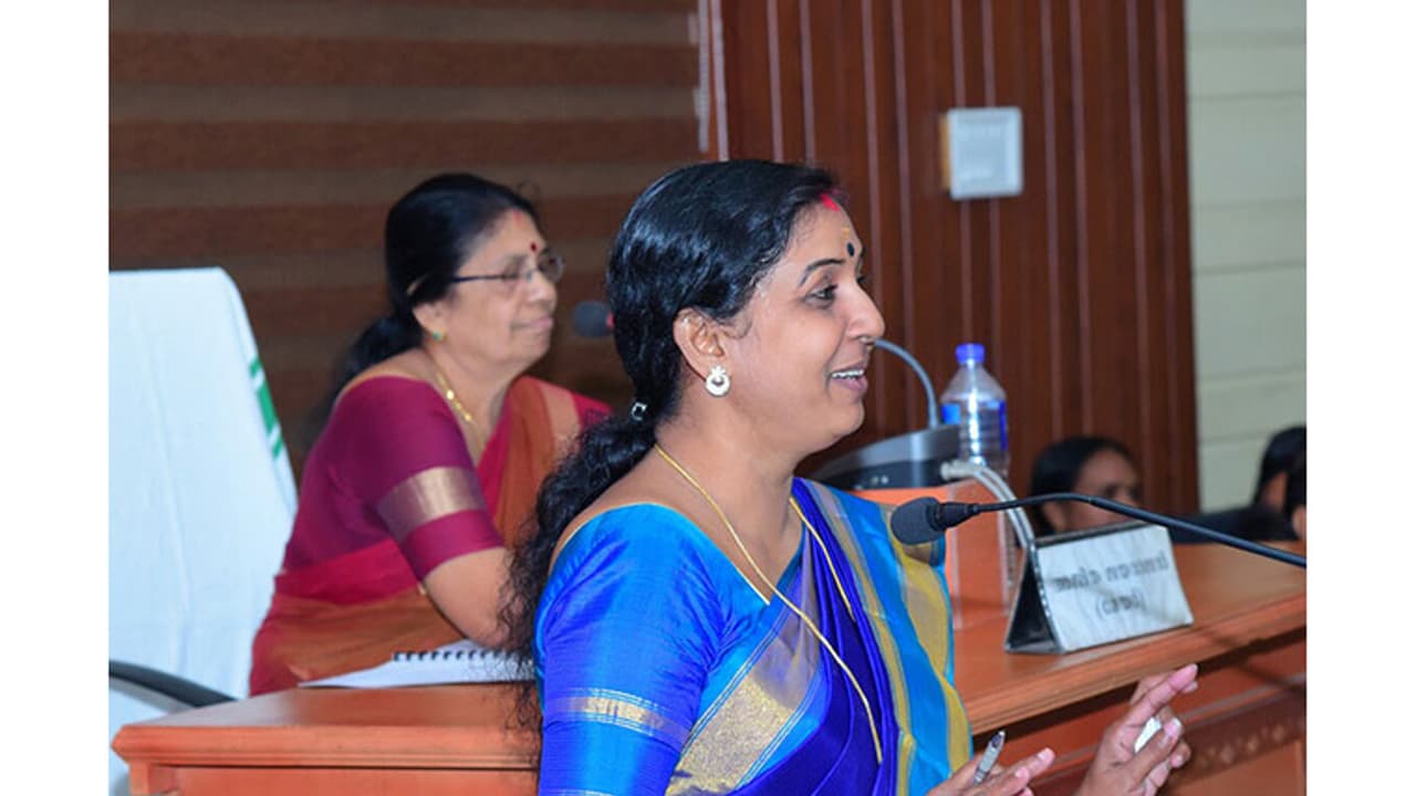 മേറുടെ ആമുഖം ബജറ്റവതരണമായി; സിപിഎം സിപിഐ പോരില് തൃശൂര് മേറുടെ ആമുഖം ബജറ്റവതരണമായി; സിപിഎം സിപിഐ പോരില് തൃശൂര്