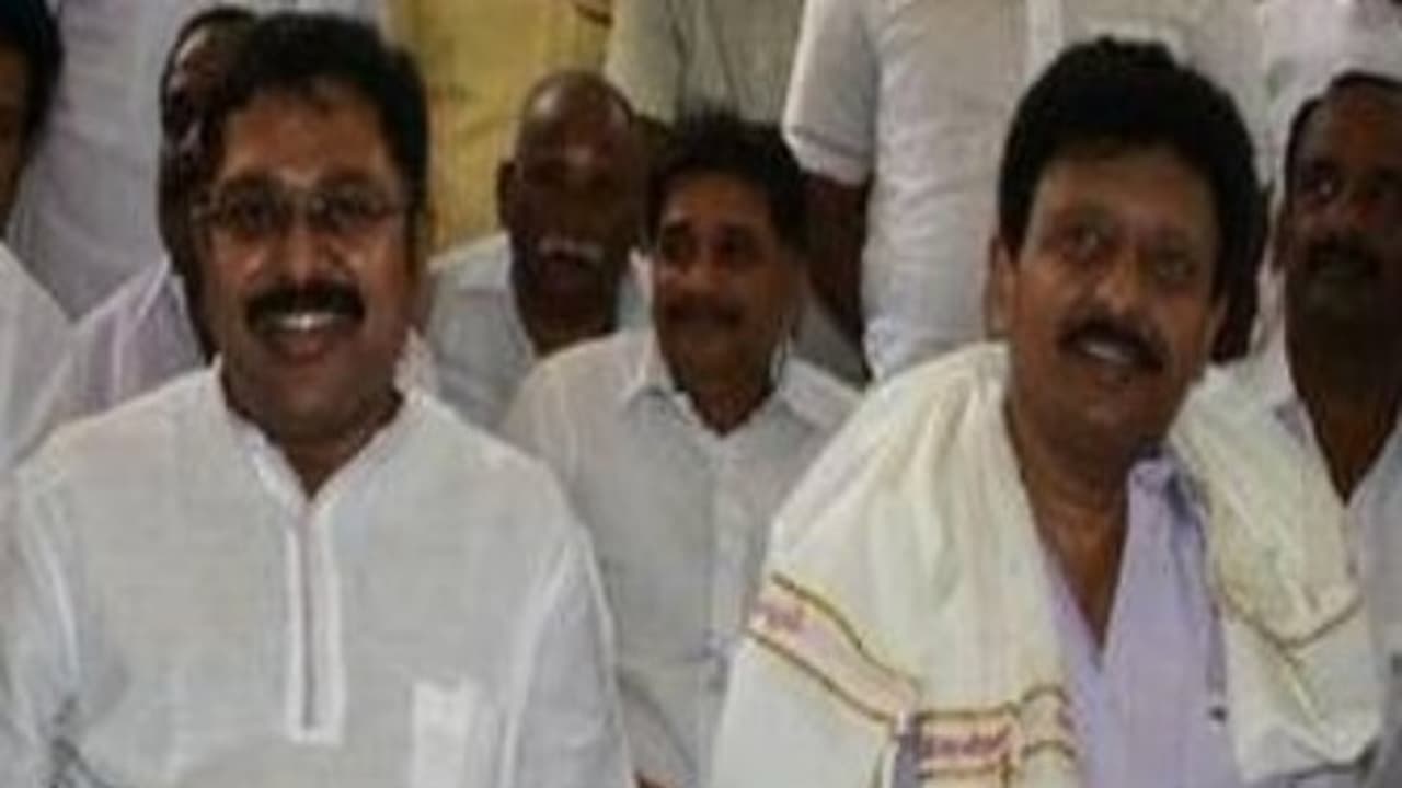 உண்மையான பொதுக்குழுவை கூட்டுவோம் உசுப்பேத்திவிடும் திவாகரன்...! உண்மையான பொதுக்குழுவை கூட்டுவோம் உசுப்பேத்திவிடும் திவாகரன்...!