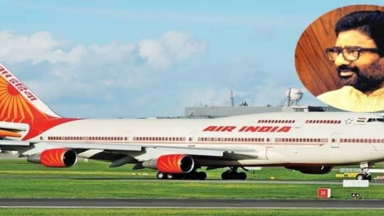 விமானத்தில் பறக்க சிவசேனா எம்.பி. தடை நீக்கம்... ஏர் இந்தியா ஊழியர்கள் தொடர்ந்து எதிர்ப்பு! விமானத்தில் பறக்க சிவசேனா எம்.பி. தடை நீக்கம்... ஏர் இந்தியா ஊழியர்கள் தொடர்ந்து எதிர்ப்பு!