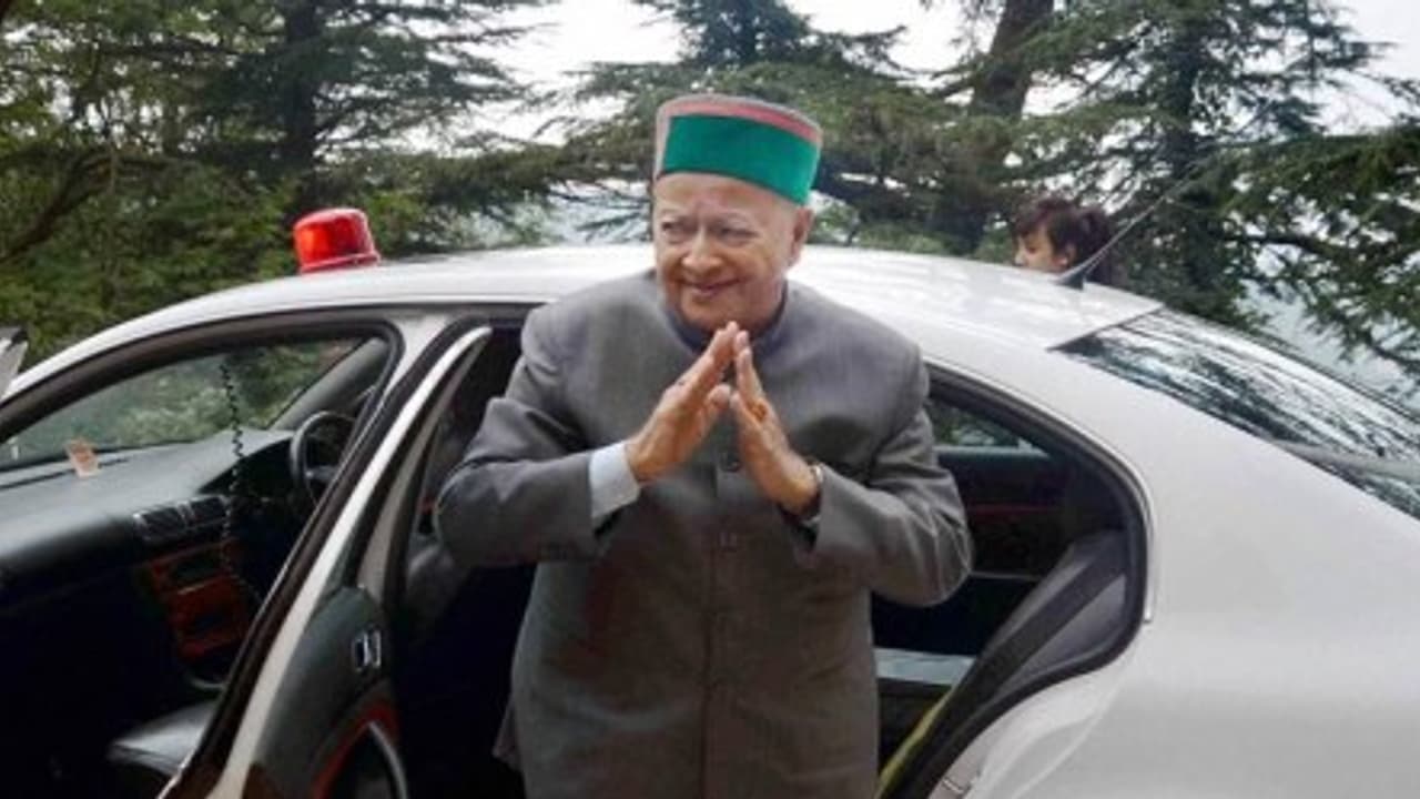 சொத்துக்குவிப்பு வழக்கில் மனைவியுடன் அலையும் முதல்வர் டெல்லி நீதிமன்றத்தில் ஆஜராகி விளக்கம் சொத்துக்குவிப்பு வழக்கில் மனைவியுடன் அலையும் முதல்வர் டெல்லி நீதிமன்றத்தில் ஆஜராகி விளக்கம்