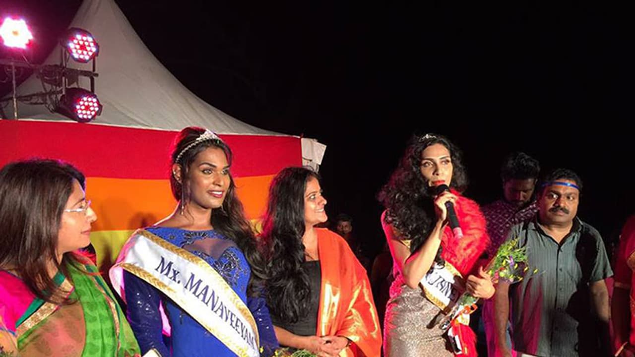 മഴവില് ചാരുതയോടെ ലൈംഗിക സ്വാഭിമാന ഘോഷയാത്ര: ചിത്രങ്ങള്, വീഡിയോകള് മഴവില് ചാരുതയോടെ ലൈംഗിക സ്വാഭിമാന ഘോഷയാത്ര: ചിത്രങ്ങള്, വീഡിയോകള്