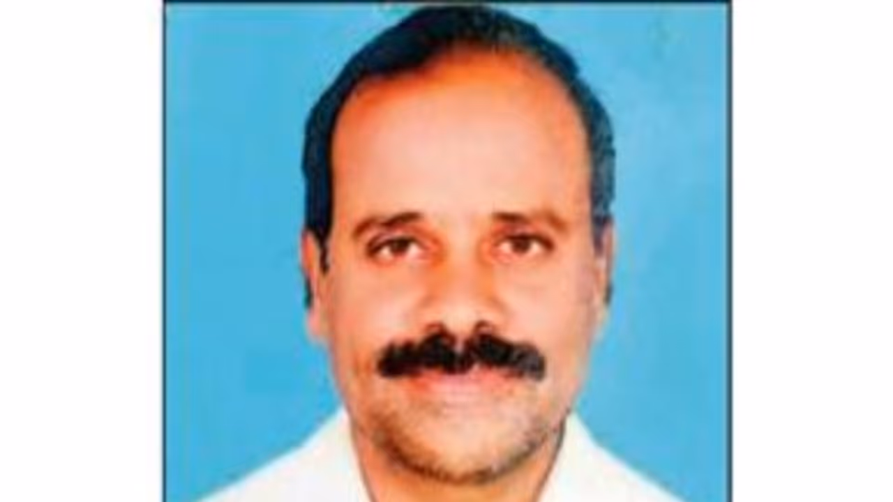 பூட்டிக் கிடந்த வீட்டில் ரியல் எஸ்டேட் அதிபர் மர்ம சாவு; பல்வேறு கோணங்களில் போலீஸ் தீவிர விசாரணை... பூட்டிக் கிடந்த வீட்டில் ரியல் எஸ்டேட் அதிபர் மர்ம சாவு; பல்வேறு கோணங்களில் போலீஸ் தீவிர விசாரணை...