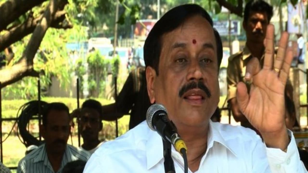 திருமாவளவனுக்கு எதிராக ஆர்ப்பாட்டம் நடத்த சென்ற பாஜக தேசிய செயலாளர் எச்.ராஜா கைது..! திருமாவளவனுக்கு எதிராக ஆர்ப்பாட்டம் நடத்த சென்ற பாஜக தேசிய செயலாளர் எச்.ராஜா கைது..!