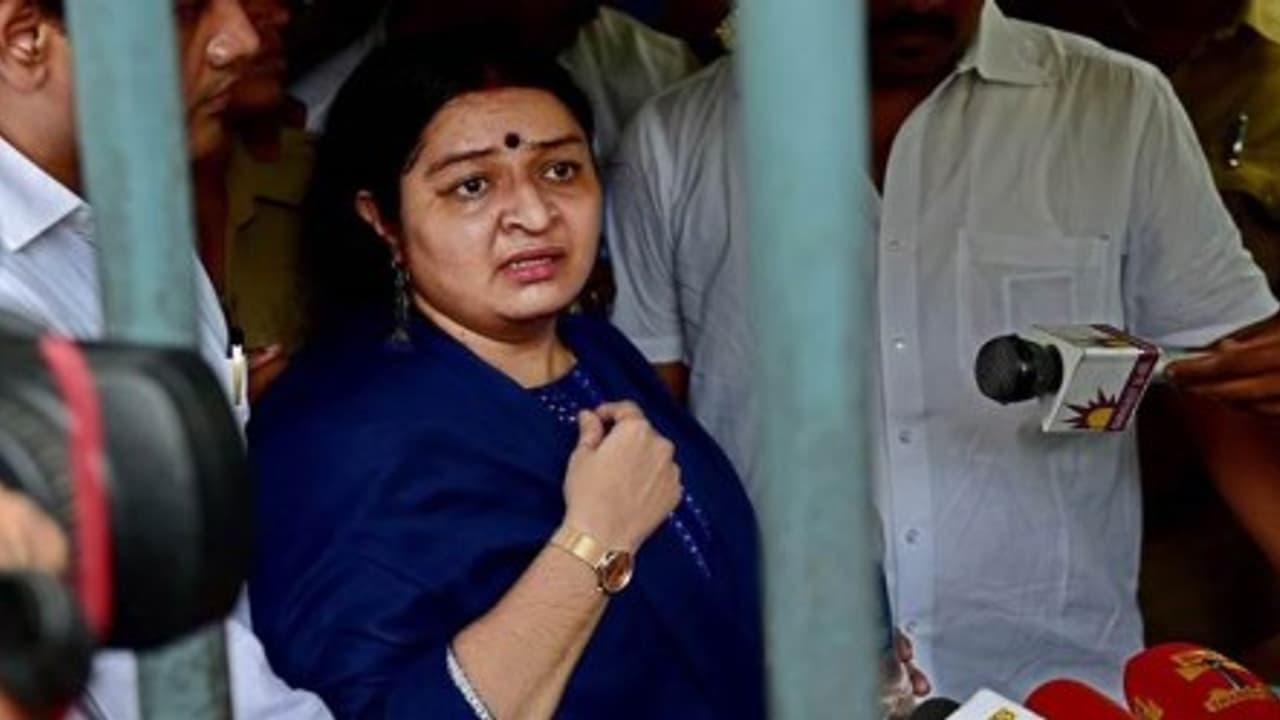 "அதிமுகவின் உண்மையான வாரிசு நான்தான்" தீபா பரபரப்பு பேட்டி "அதிமுகவின் உண்மையான வாரிசு நான்தான்" தீபா பரபரப்பு பேட்டி