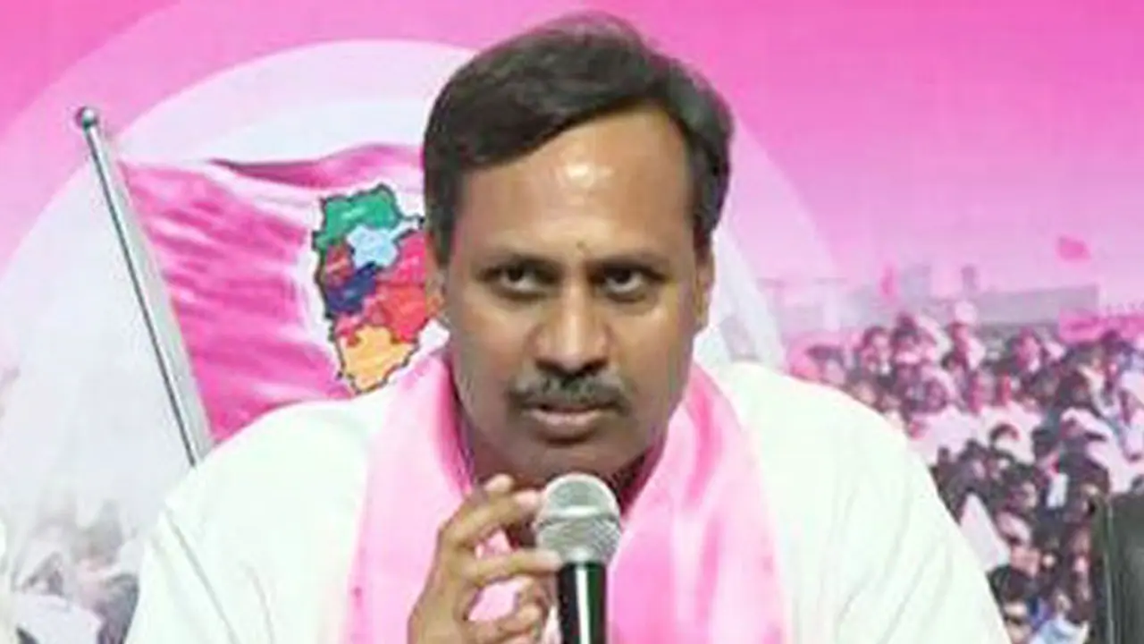 గ్రాడ్యుయేట్ ఎమ్మెల్సీ ఎన్నికలు: ఖమ్మం నల్లగొండ వరంగల్ స్థానంలో ముందంజలో టీఆర్ఎస్ గ్రాడ్యుయేట్ ఎమ్మెల్సీ ఎన్నికలు: ఖమ్మం నల్లగొండ వరంగల్ స్థానంలో ముందంజలో టీఆర్ఎస్