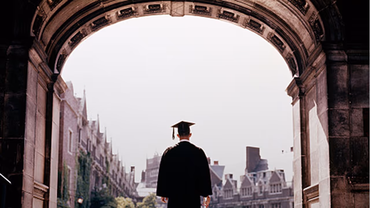 ವಿದೇಶದಲ್ಲಿ ಓದುವವರಿಗೆ ಸ್ವದೇಶಿ ಬ್ಯಾಂಕಿನ ಸಾಲ: ಸಾಲ ಯೋಜನೆಯ ಆಳ ಅಗಲ! ವಿದೇಶದಲ್ಲಿ ಓದುವವರಿಗೆ ಸ್ವದೇಶಿ ಬ್ಯಾಂಕಿನ ಸಾಲ: ಸಾಲ ಯೋಜನೆಯ ಆಳ ಅಗಲ!