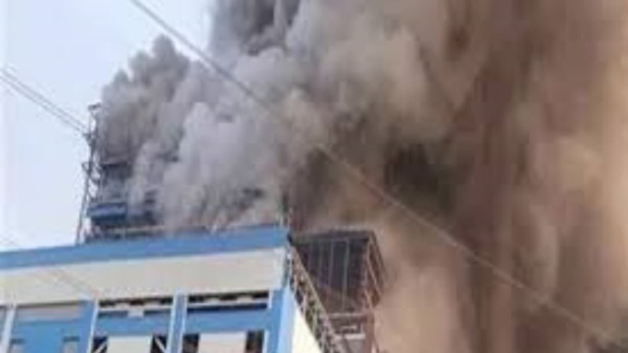 మధ్యాహ్న భోజనం చేస్తుండగా భారీ పేలుడు..నలుగురి మృతి మధ్యాహ్న భోజనం చేస్తుండగా భారీ పేలుడు..నలుగురి మృతి