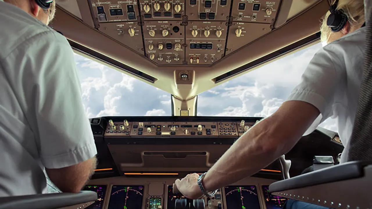 ವಿಮಾನ ಹಾರಾಟದ ವೇಳೆ 25 ನಿಮಿಷ ಪೈಲಟ್‌ಗಳ ಜೋರು ನಿದ್ರೆ, ನಿಗದಿಯಾಗಿದ್ದ ಲ್ಯಾಂಡಿಂಗ್‌ ಕೂಡ ಮಿಸ್‌!