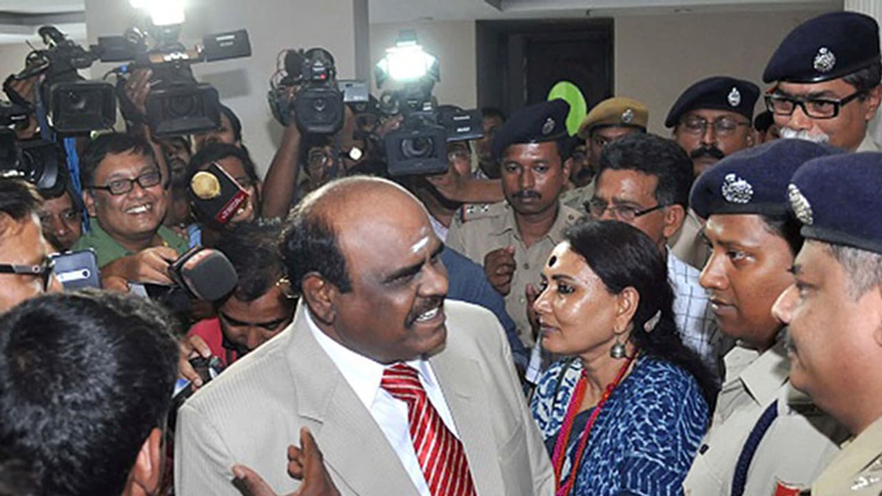 జస్టిస్ కర్నన్ అరెస్టును తప్పించుకోలేక పోయాడు జస్టిస్ కర్నన్ అరెస్టును తప్పించుకోలేక పోయాడు