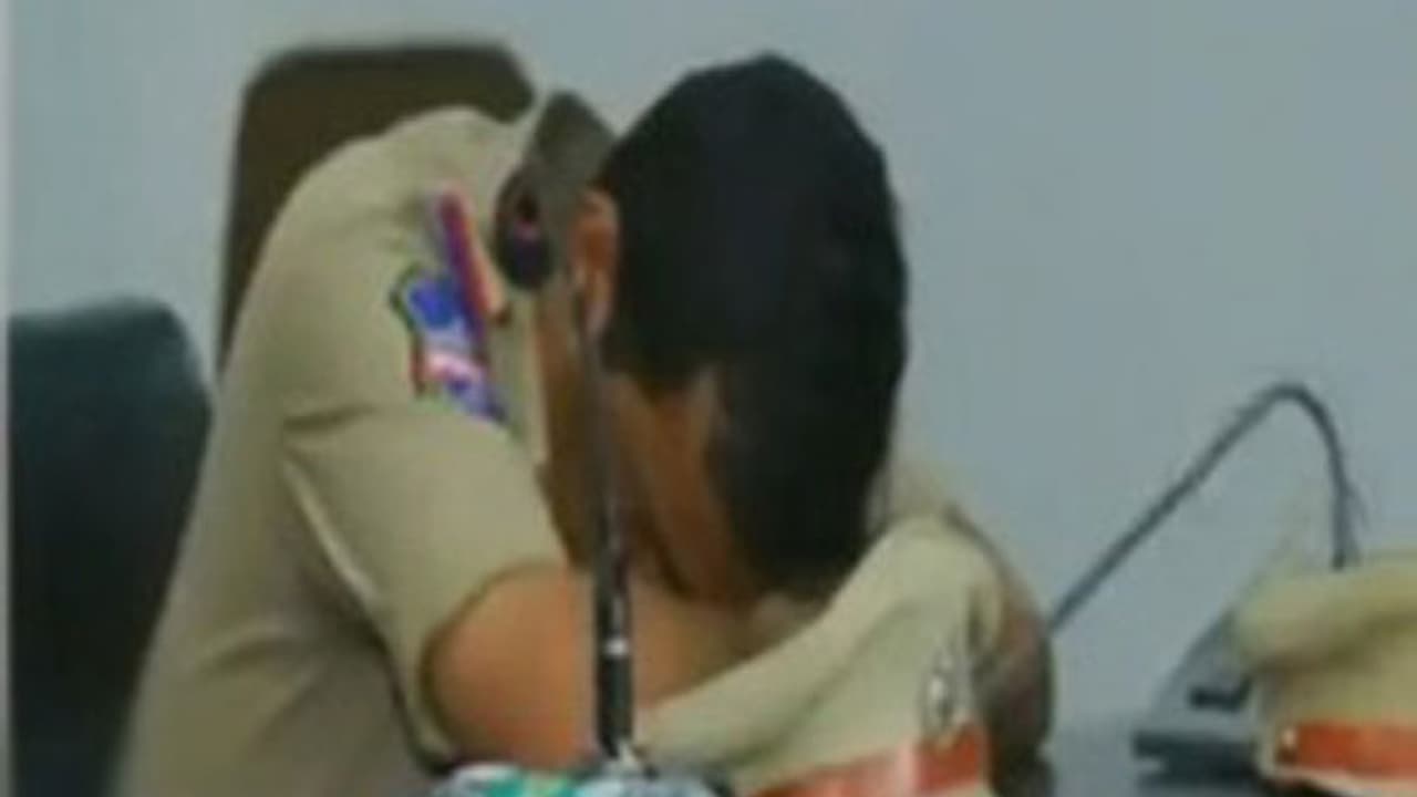 నల్లగొండ సిఐ వెంకటేశ్వర్లు దొరికిండు నల్లగొండ సిఐ వెంకటేశ్వర్లు దొరికిండు