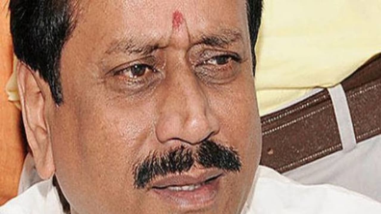 மீனவர்களை இந்திய கடலோர காவல்படையினர் சுடவில்லை! அப்போ யார்தான் சுட்டது! புது விளக்கம் கொடுக்கும் ஹெச்.ராஜா மீனவர்களை இந்திய கடலோர காவல்படையினர் சுடவில்லை! அப்போ யார்தான் சுட்டது! புது விளக்கம் கொடுக்கும் ஹெச்.ராஜா