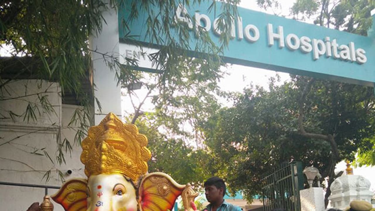 New VIP at Apollo's block to meet Jayalalithaa New VIP at Apollo's block to meet Jayalalithaa