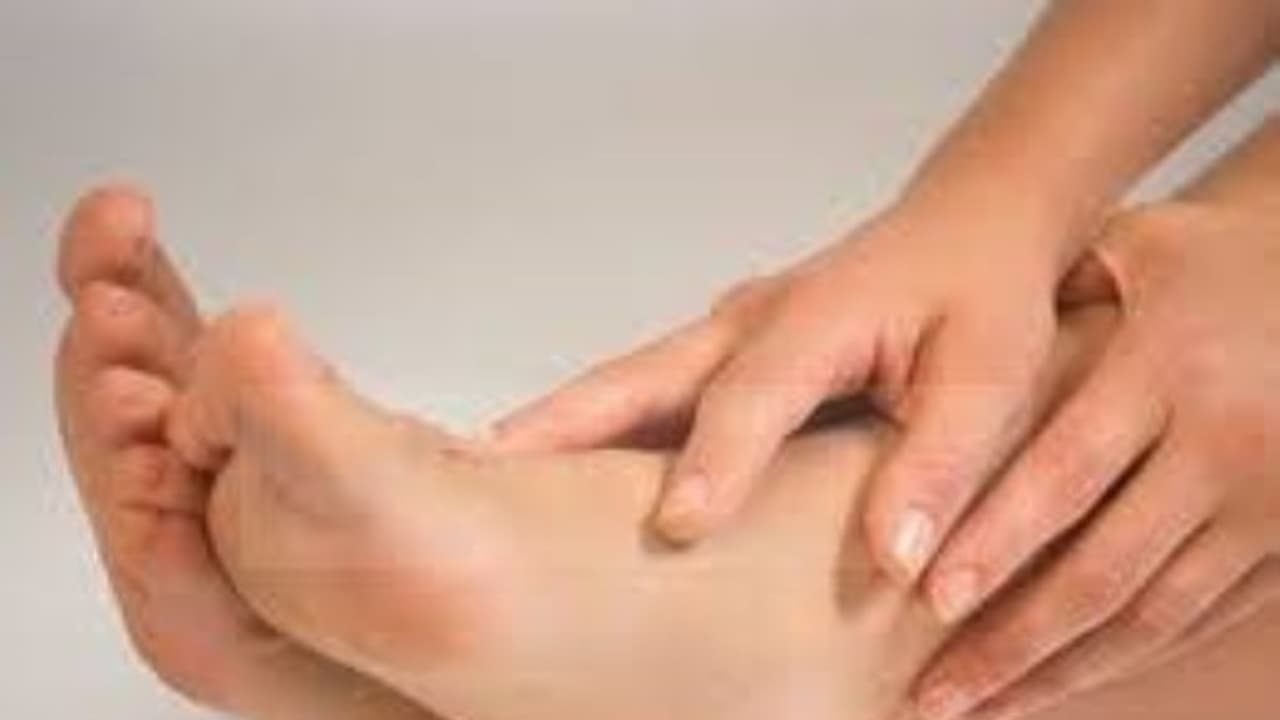 ஆண், பெண் இருவருக்கும் தோன்றும் பாதவெடிப்பை போக்க இந்த டிப்ஸ் உதவும்... ஆண், பெண் இருவருக்கும் தோன்றும் பாதவெடிப்பை போக்க இந்த டிப்ஸ் உதவும்...