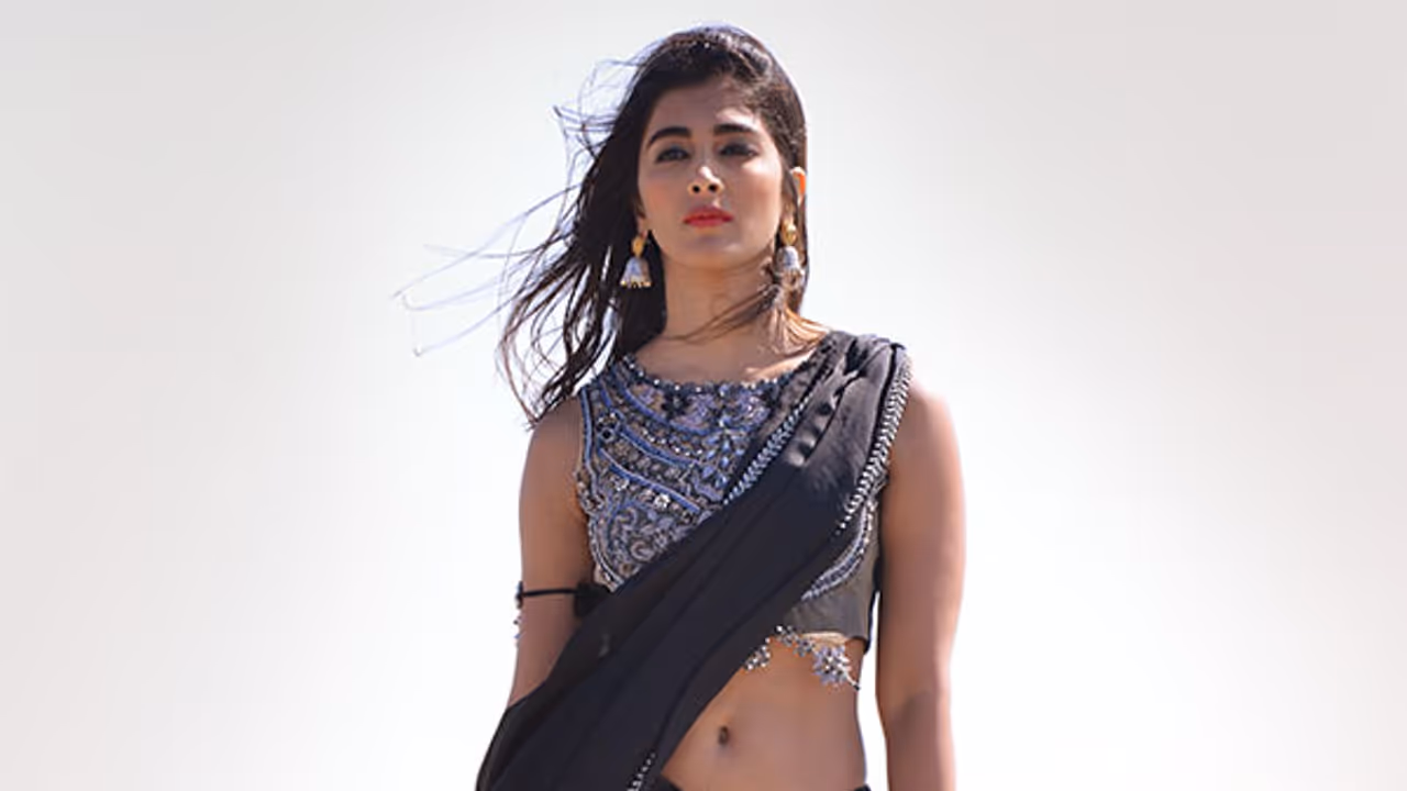 Actress Pooja Hegde receives compliments from music maestro Devi Sri Prasad Actress Pooja Hegde receives compliments from music maestro Devi Sri Prasad