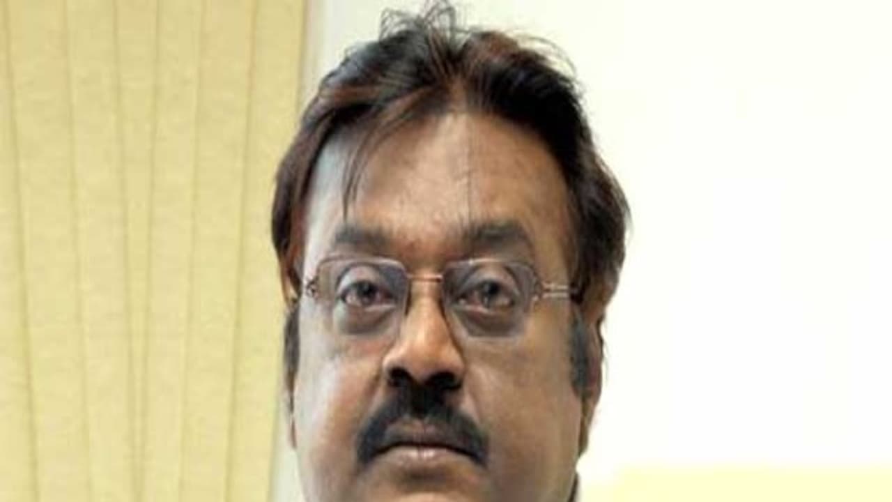 மேல்சிகிச்சைக்காக அமெரிக்கா செல்லும் விஜயகாந்த்! மேல்சிகிச்சைக்காக அமெரிக்கா செல்லும் விஜயகாந்த்!