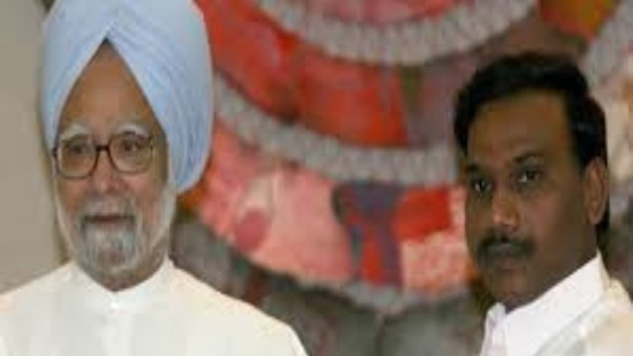 2ஜி விவகாரத்தில் எனது நியாயமான நடவடிக்கைகளை பாதுகாக்காமல் மன்மோகன் சிங் அமைதியா இருந்தார் ! ஆ.ராசா வேதனை !! 2ஜி விவகாரத்தில் எனது நியாயமான நடவடிக்கைகளை பாதுகாக்காமல் மன்மோகன் சிங் அமைதியா இருந்தார் ! ஆ.ராசா வேதனை !!