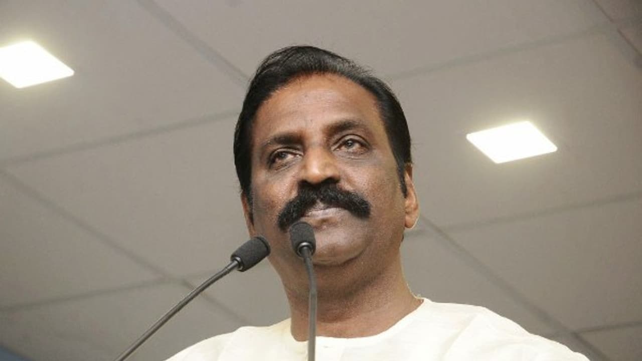 அசைக்க முடியாத ஆதாரங்களை திரட்டி வைத்திருக்கிறேன்... வழக்கை சந்திக்க ரெடி!! வைரமுத்து தில் பேச்சு அசைக்க முடியாத ஆதாரங்களை திரட்டி வைத்திருக்கிறேன்... வழக்கை சந்திக்க ரெடி!! வைரமுத்து தில் பேச்சு