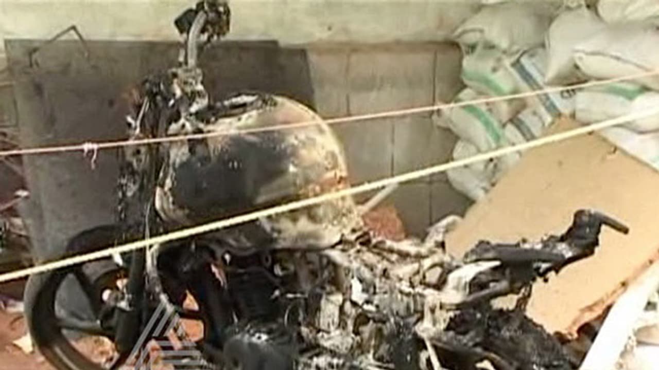 చలి మంట కాచుకోవడానికి ఆ దొంగ ఏం చేశాడో తెలిస్తే నివ్వెరబోవాల్సిందే.. చలి మంట కాచుకోవడానికి ఆ దొంగ ఏం చేశాడో తెలిస్తే నివ్వెరబోవాల్సిందే..