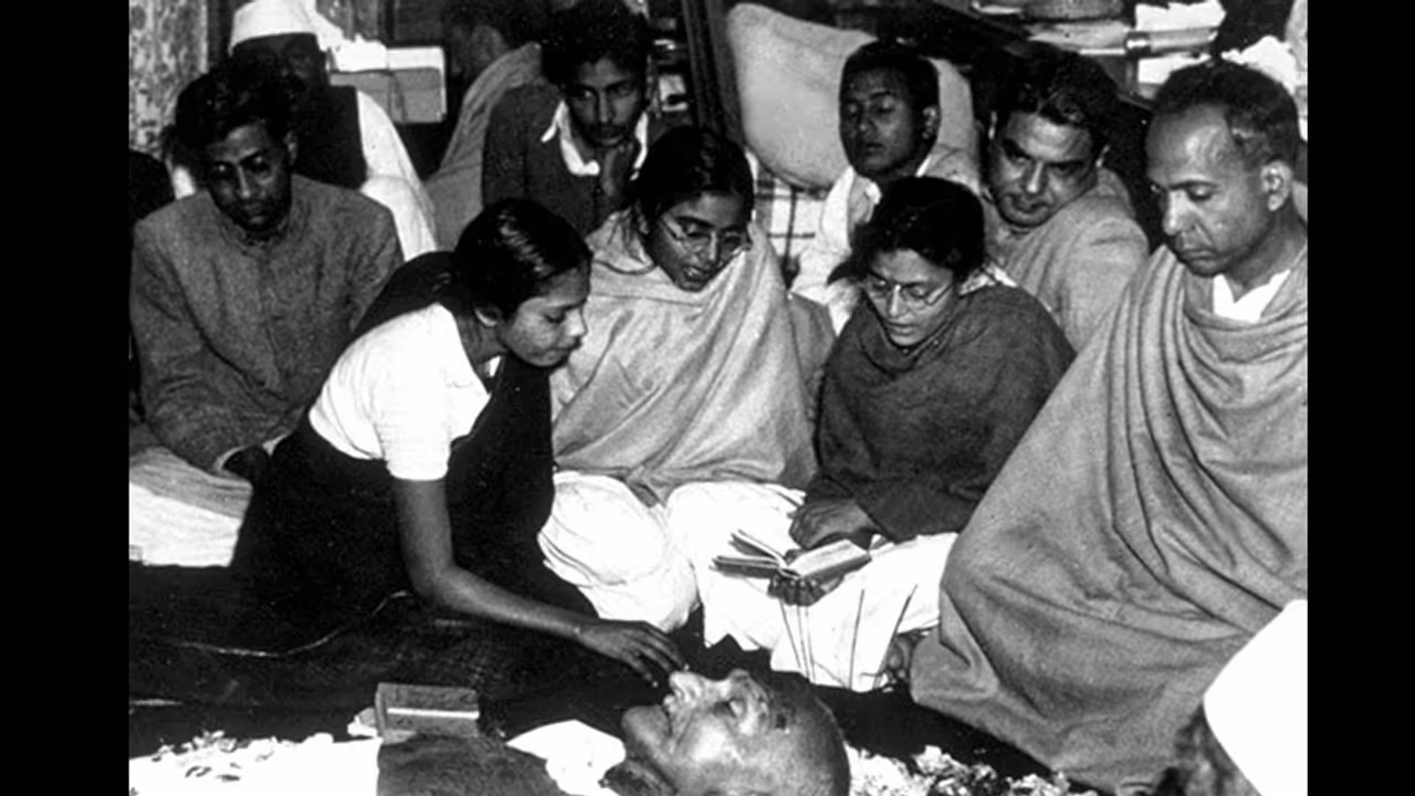 ഗാന്ധിജിയെ കൊന്നതെന്തിന്; ഗോഡ്സെ കോടതിയില് പറഞ്ഞ നുണകള് ഗാന്ധിജിയെ കൊന്നതെന്തിന്; ഗോഡ്സെ കോടതിയില് പറഞ്ഞ നുണകള്