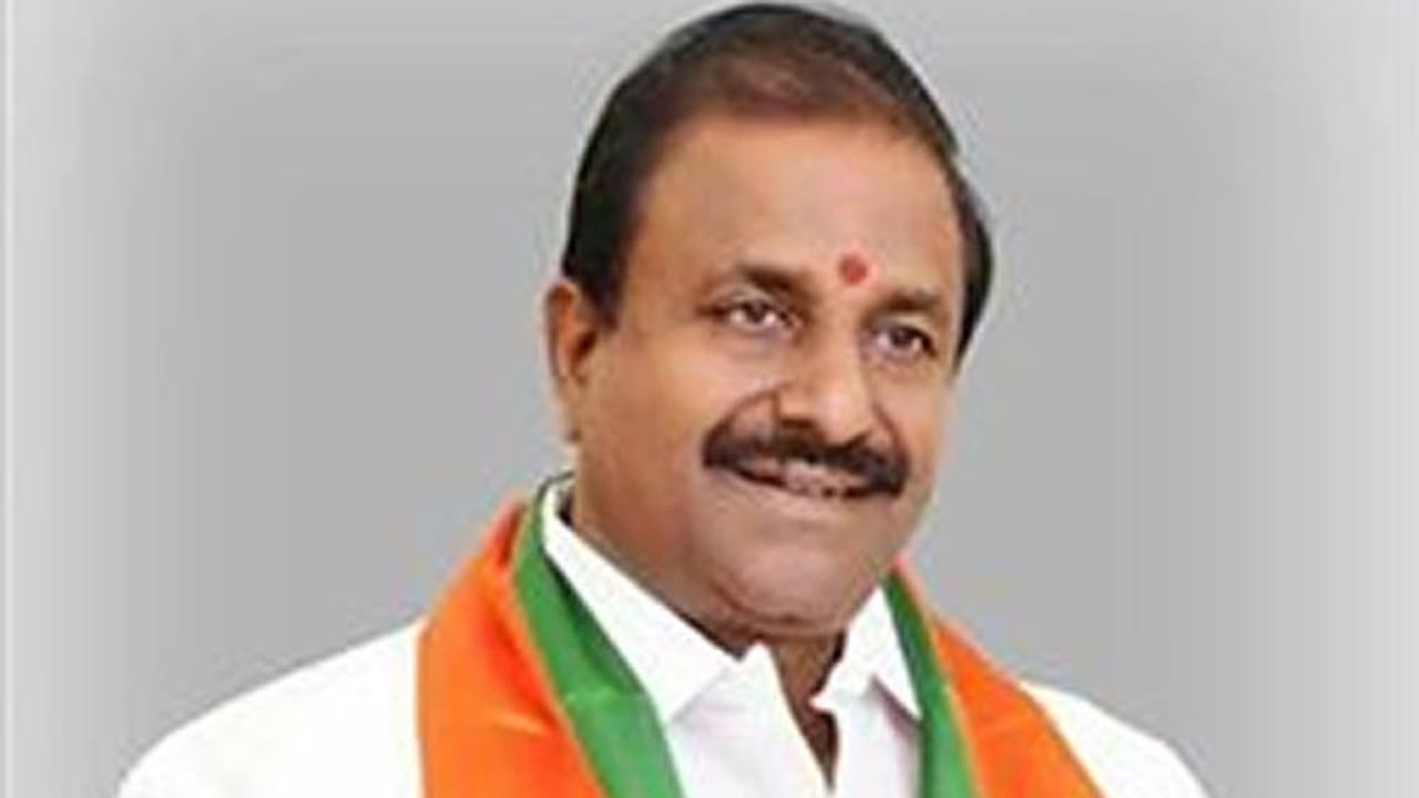 తిరుమలలో వసతి గదుల అద్దె పెంచడాన్ని నిరసిస్తూ బీజేపీ ఆందోళనలు.. ప్రభుత్వంపై సోము వీర్రాజు ఆగ్రహం.. తిరుమలలో వసతి గదుల అద్దె పెంచడాన్ని నిరసిస్తూ బీజేపీ ఆందోళనలు.. ప్రభుత్వంపై సోము వీర్రాజు ఆగ్రహం..