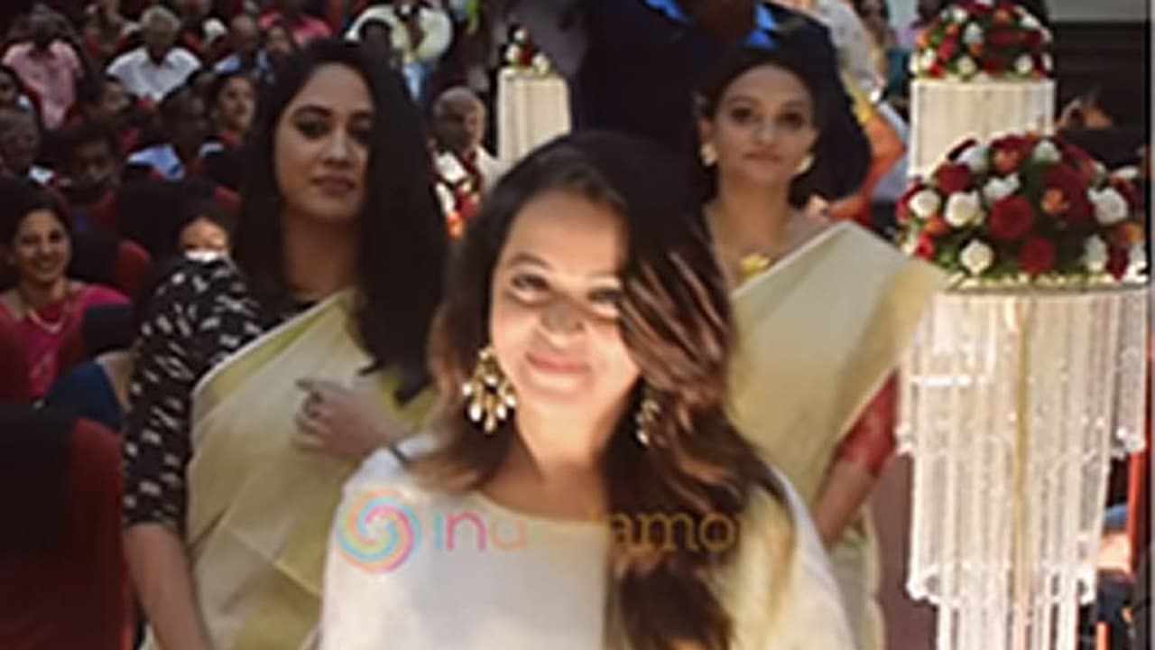 ജ്യോതികൃഷ്ണയുടെ വിവാഹത്തിന് ഭാവന എത്തിയത് മാലാഖയെ പോലെ ജ്യോതികൃഷ്ണയുടെ വിവാഹത്തിന് ഭാവന എത്തിയത് മാലാഖയെ പോലെ