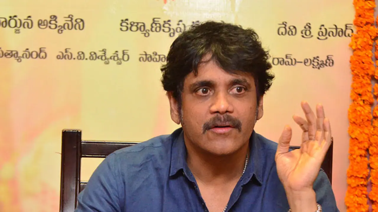 Nagarjuna warns Hello director Vikram Nagarjuna warns Hello director Vikram