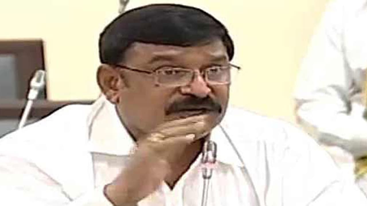 బిజెపికి విష్ణుకుమార్ రాజు షాకిస్తారా? బిజెపికి విష్ణుకుమార్ రాజు షాకిస్తారా?