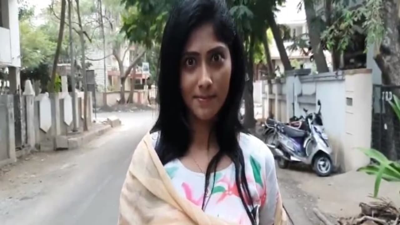 “இன்னும் ஆயிரம் வாக்குறுதிகளோட களத்தில் சந்திப்போம்” அரசியல் கட்சிகளுக்கு ஷாக் கொடுத்த ஜூலி! “இன்னும் ஆயிரம் வாக்குறுதிகளோட களத்தில் சந்திப்போம்” அரசியல் கட்சிகளுக்கு ஷாக் கொடுத்த ஜூலி!