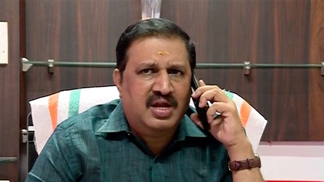 കണ്സ്യുമര് ഫെഡ് എംഡി രാമനുണ്ണി അയോഗ്യൻ എന്ന് ഹൈക്കോടതി കണ്സ്യുമര് ഫെഡ് എംഡി രാമനുണ്ണി അയോഗ്യൻ എന്ന് ഹൈക്കോടതി