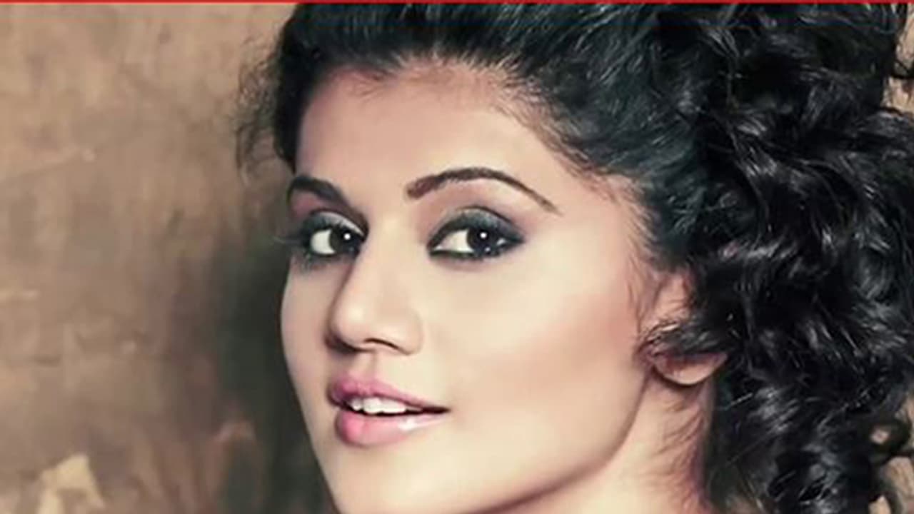 எனக்கு பிடிச்ச மாதிரி நான் நடிக்குறேன்... உனக்கு என்ன...? அதிரடி பதில் கொடுத்த தாப்ஸி...!