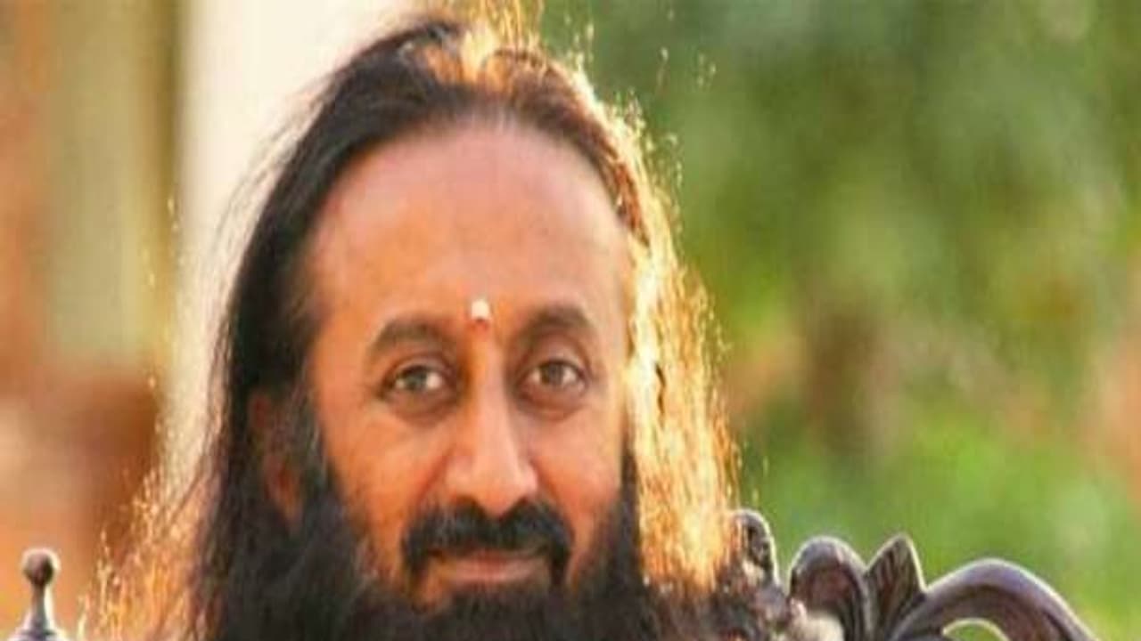 அவரு வேண்டுமென்றே செய்திருக்க மாட்டார்! தெரியாமத்தான் செஞ்சிருப்பாரு! விஜயேந்திரருக்கு வக்காலத்து வாங்கும் ஸ்ரீரவிசங்கர்! அவரு வேண்டுமென்றே செய்திருக்க மாட்டார்! தெரியாமத்தான் செஞ்சிருப்பாரு! விஜயேந்திரருக்கு வக்காலத்து வாங்கும் ஸ்ரீரவிசங்கர்!