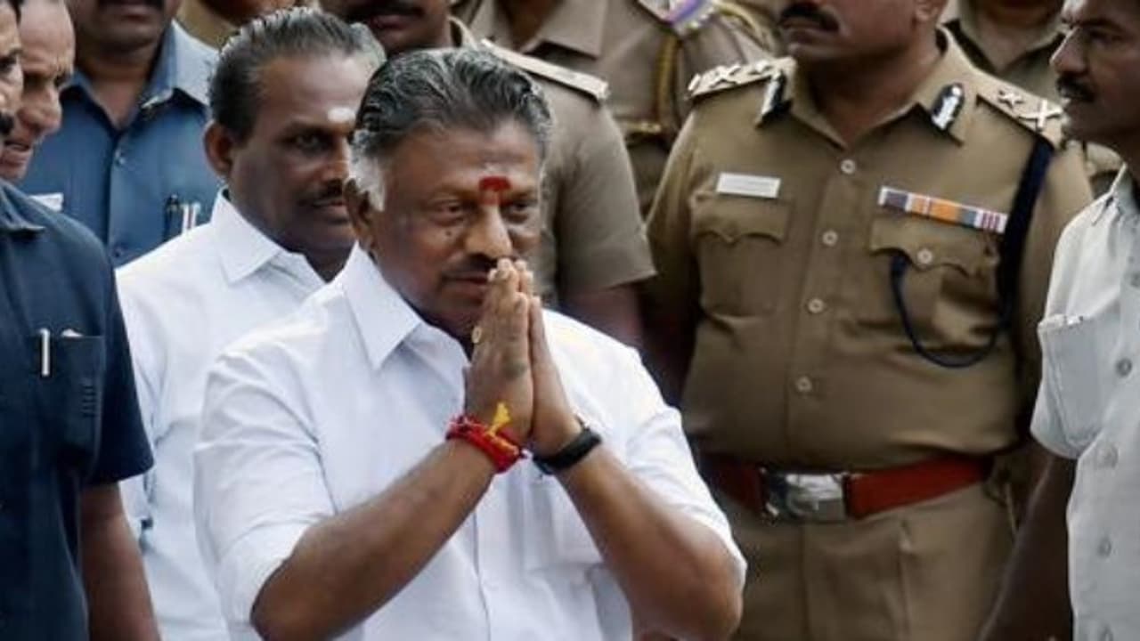 ஏய்… இனி கிட்ட நெருங்கி பாருங்க பார்க்கலாம்...ஓ.பி.எஸ்க்கு ‘ஒய்' பிரிவு பாதுகாப்பு வழங்கப்பட்டது ஏய்… இனி கிட்ட நெருங்கி பாருங்க பார்க்கலாம்...ஓ.பி.எஸ்க்கு ‘ஒய்' பிரிவு பாதுகாப்பு வழங்கப்பட்டது