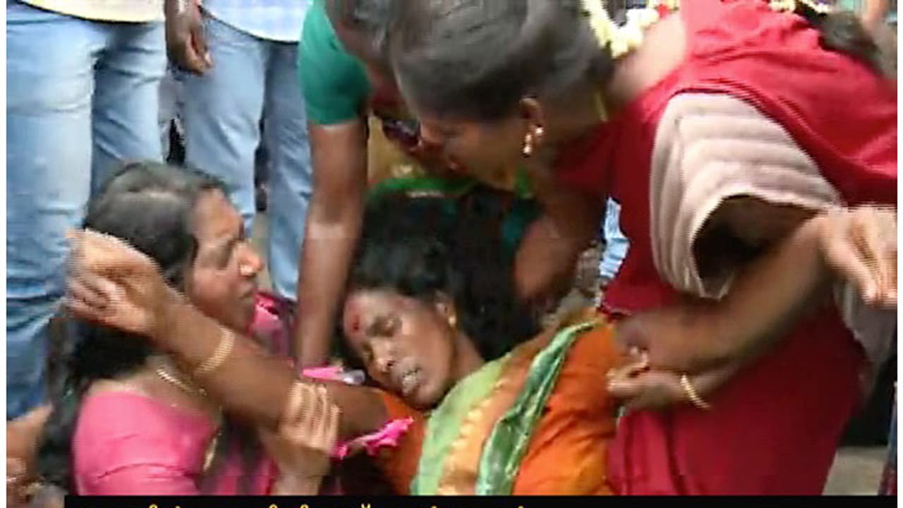 20 detained after scuffle at Pembilai Orumai's protest venue 20 detained after scuffle at Pembilai Orumai's protest venue