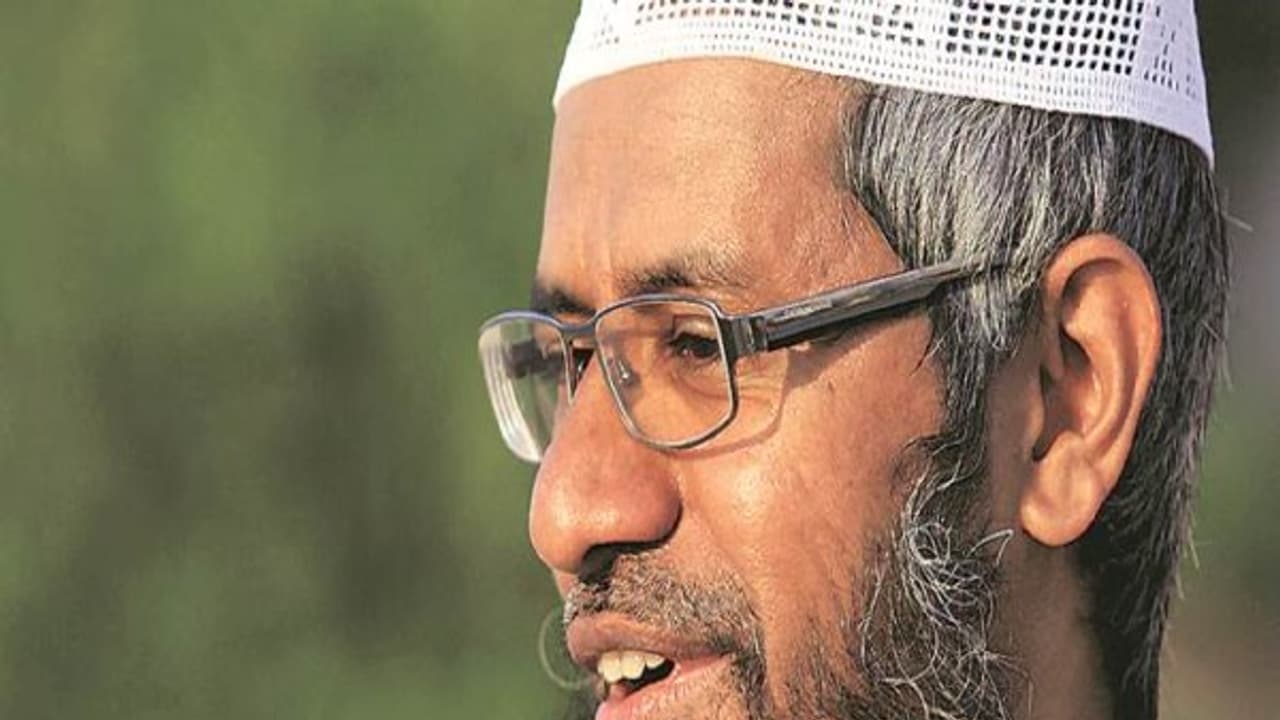 மதபோதகர் ஜாகீர் நாயக் தேடப்படும் குற்றவாளியாக அறிவிப்பு மும்பை சிறப்பு நீதிமன்றம் உத்தரவு! மதபோதகர் ஜாகீர் நாயக் தேடப்படும் குற்றவாளியாக அறிவிப்பு மும்பை சிறப்பு நீதிமன்றம் உத்தரவு!