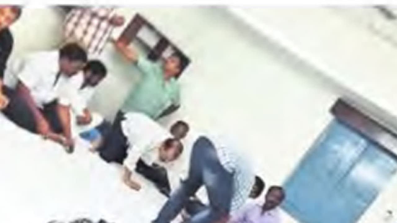 ఎంపి కార్యాలయమే పేకాట క్లబ్బు..ఎవరా ఎంపి ? ఎంపి కార్యాలయమే పేకాట క్లబ్బు..ఎవరా ఎంపి ?