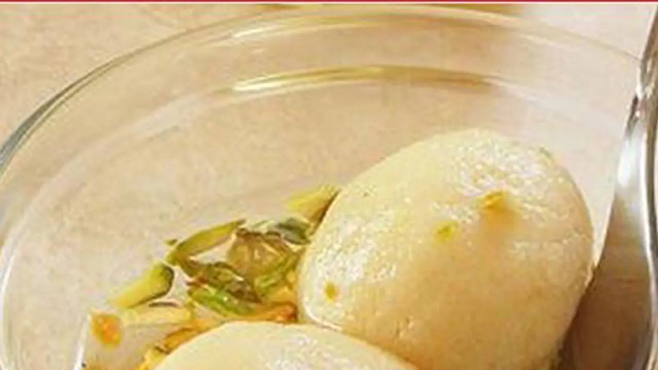 ভাইফোঁটায় নিজের হাতে বানানো নরম ও স্পঞ্জি রসগোল্লা দিন ভাইয়ের পাতে, দেখুন টিপস ভাইফোঁটায় নিজের হাতে বানানো নরম ও স্পঞ্জি রসগোল্লা দিন ভাইয়ের পাতে, দেখুন টিপস