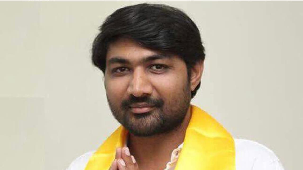 టీడీపీలో నంద్యాల టికెట్ లొల్లి: ఎమ్మెల్యే భూమాకు ఎసరు టీడీపీలో నంద్యాల టికెట్ లొల్లి: ఎమ్మెల్యే భూమాకు ఎసరు