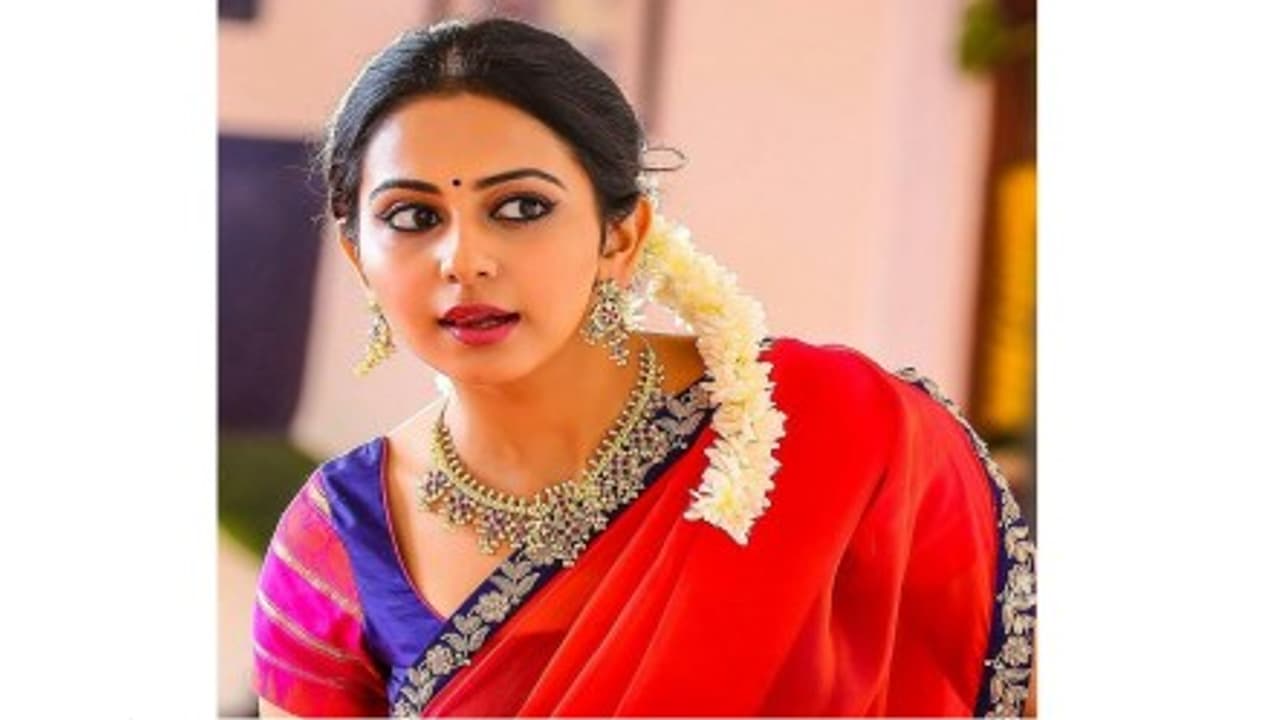 50 வயது நடிகரை காதலிக்கும் நடிகை ராகுல் ப்ரீத் சிங்! 50 வயது நடிகரை காதலிக்கும் நடிகை ராகுல் ப்ரீத் சிங்!