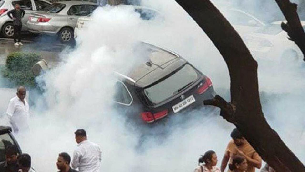 മൂന്ന് കാറുകള് ഇടിച്ചു തെറിപ്പിച്ചു, നടൻ അറസ്റ്റില് മൂന്ന് കാറുകള് ഇടിച്ചു തെറിപ്പിച്ചു, നടൻ അറസ്റ്റില്