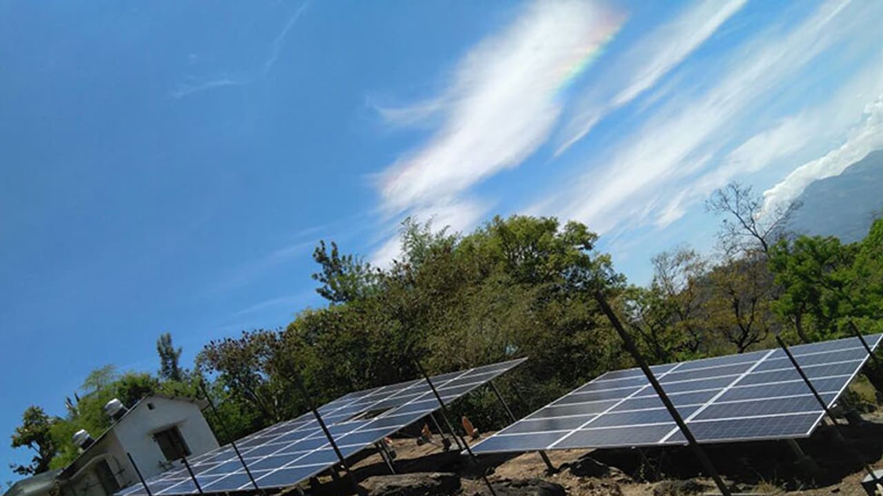 മറയൂരിലെ ആദിവാസി കുടികളില് ഇനി രാത്രിയിലും സൂര്യവെളിച്ചം മറയൂരിലെ ആദിവാസി കുടികളില് ഇനി രാത്രിയിലും സൂര്യവെളിച്ചം