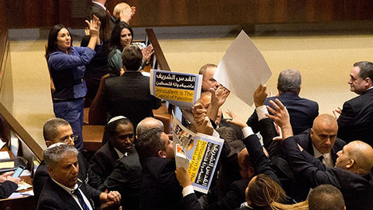 ഇസ്രായേലിനെ ജൂതർക്ക് പ്രാമുഖ്യമുള്ള രാജ്യമാക്കുന്ന നിയമം പാസാക്കി; അറബ് എംപിമാർ പ്രതിഷേധിച്ചു ഇസ്രായേലിനെ ജൂതർക്ക് പ്രാമുഖ്യമുള്ള രാജ്യമാക്കുന്ന നിയമം പാസാക്കി; അറബ് എംപിമാർ പ്രതിഷേധിച്ചു