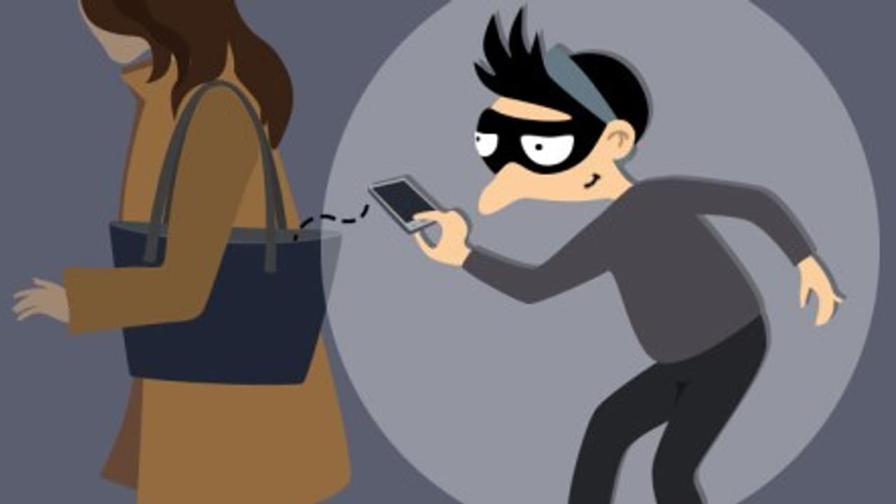 நோயாளியிடம் செல்போன் திருடிய வாலிபர் சிக்கினார் – ஸ்டான்லி மருத்துவமனையில் பரபரப்பு நோயாளியிடம் செல்போன் திருடிய வாலிபர் சிக்கினார் – ஸ்டான்லி மருத்துவமனையில் பரபரப்பு