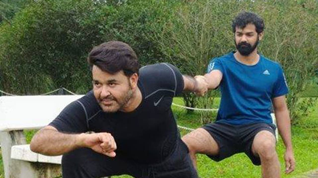 എന്തൊരു ലുക്ക്! പ്രണവിന്റെയും മോഹന്ലാലിന്റെയും ചിത്രങ്ങള് വൈറല് എന്തൊരു ലുക്ക്! പ്രണവിന്റെയും മോഹന്ലാലിന്റെയും ചിത്രങ്ങള് വൈറല്