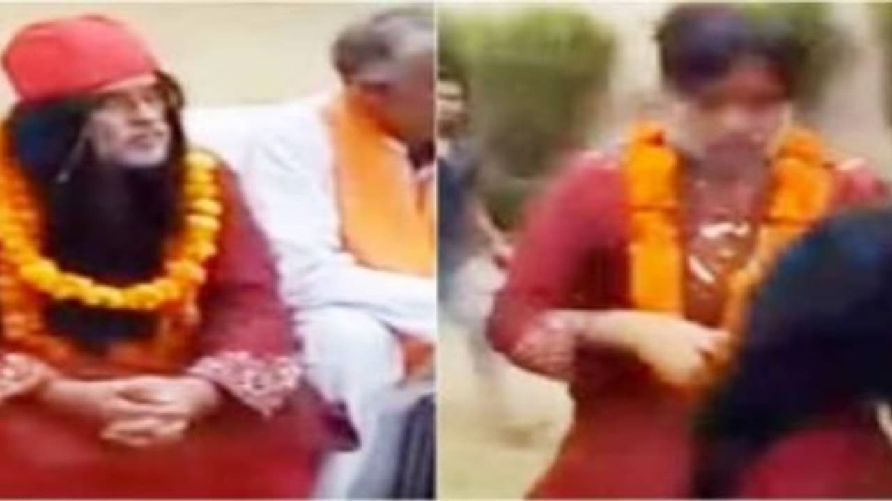 நிர்வாண யோகா புகழ் ஓம் சுவாமியை அடித்துத் துவைத்த பொது மக்கள்… விக்கை கையில் பிடித்தபடி தலைதெறிக்க தப்பி ஓட்டம்.. நிர்வாண யோகா புகழ் ஓம் சுவாமியை அடித்துத் துவைத்த பொது மக்கள்… விக்கை கையில் பிடித்தபடி தலைதெறிக்க தப்பி ஓட்டம்..